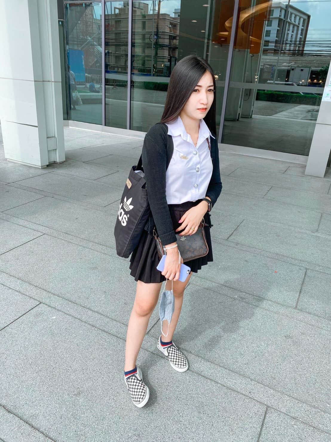 ใบเฟริน ค่ะ อายุ 22 ปี หาคนดูแล