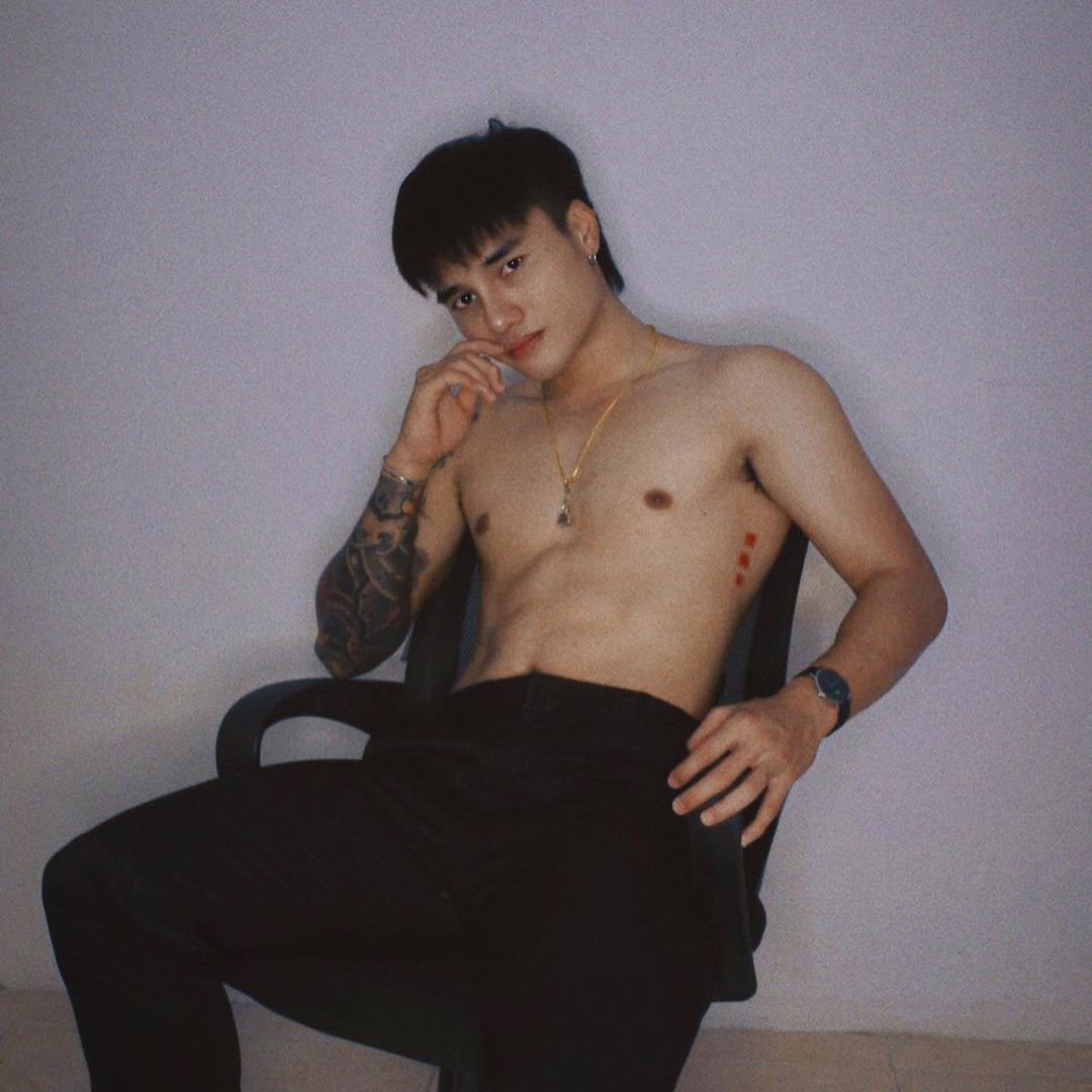 สวัสดีครับทุกคน ชื่อเเบงค์นะครับ เเบงค์เข้ามาหาคนคุย ขอคนที่จริงใจนะครับ ชอบคนที่มีอายุเยอะกว่า ชอบคนอบอุ่น ขอสักคนที่ไม่เข้ามาหลอก ID:Bba147