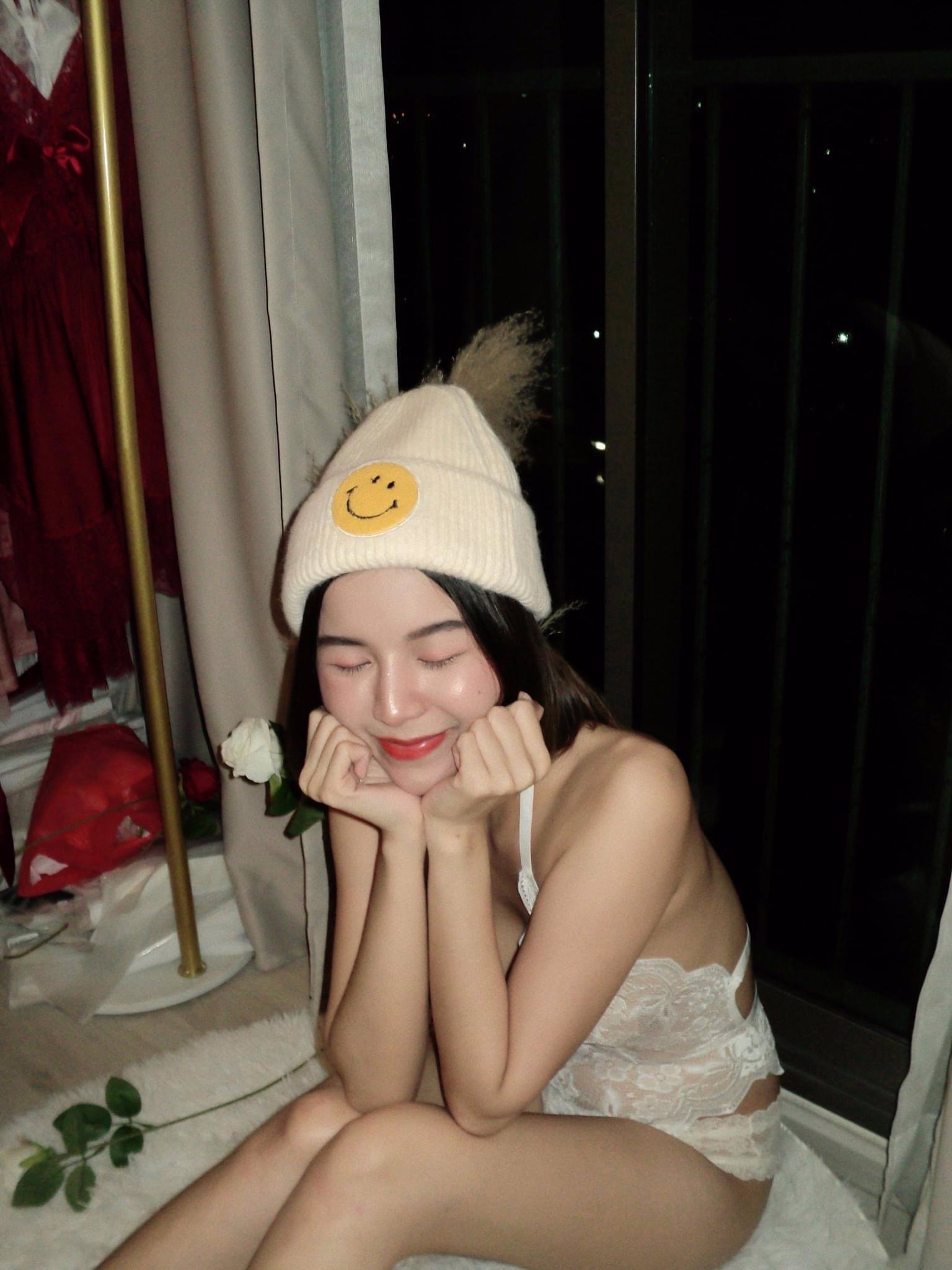 ID:ploysI35 ตัวเล็กขาวหมวยน่ารักหุ่นดี หาพี่ๆใจดีค้า 💗