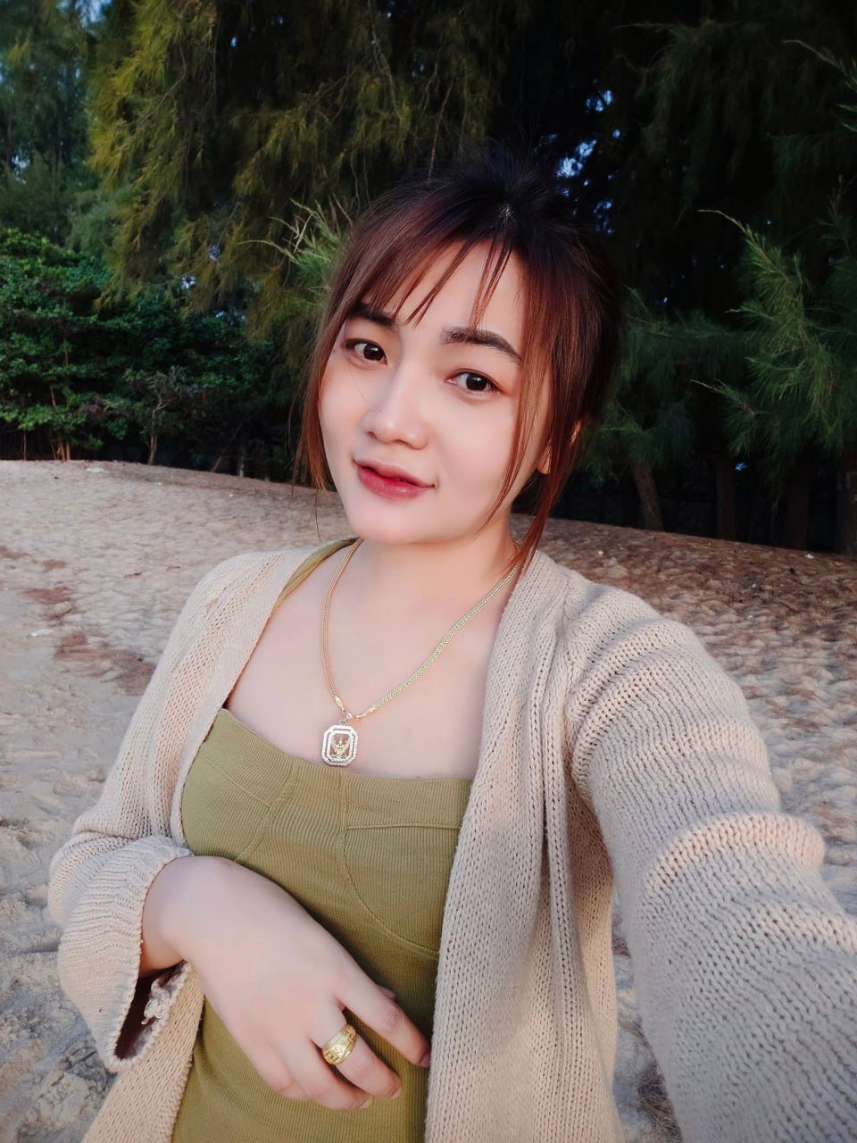 phakawadee อยากได้แฟนที่พร้อมจะจริงใจไปกับเรา  ID LINE 0948624979